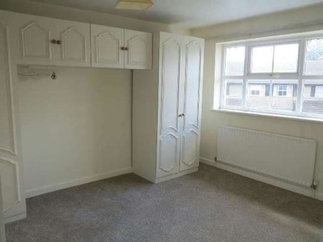  Image of 3 bedroom Detached house to rent in Kingsford Close Woodley Reading RG5 at Kingsford Close  Reading, RG5 4DT