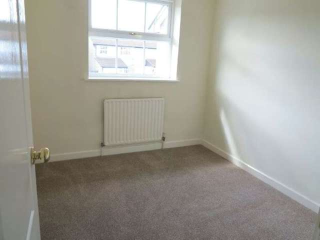  Image of 3 bedroom Detached house to rent in Kingsford Close Woodley Reading RG5 at Kingsford Close  Reading, RG5 4DT