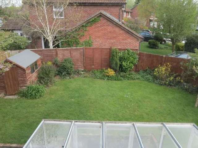  Image of 3 bedroom Detached house to rent in Kingsford Close Woodley Reading RG5 at Kingsford Close  Reading, RG5 4DT