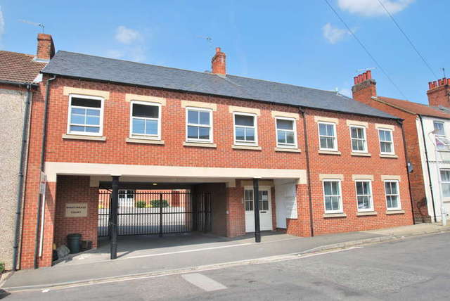  Image of 2 bedroom Flat to rent in Stanhope Road Northampton NN2 at Northampton Northamptonshire, NN2 6JU