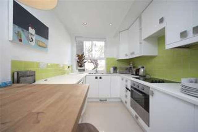  Image of 4 bedroom Flat to rent in Grant Road London SW11 at Grant Road Battersea Clapham Junction, SW11 2NG