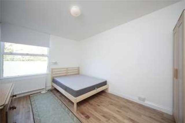  Image of 4 bedroom Flat to rent in Grant Road London SW11 at Grant Road Battersea Clapham Junction, SW11 2NG
