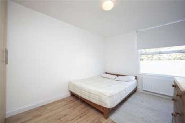  Image of 4 bedroom Flat to rent in Grant Road London SW11 at Grant Road Battersea Clapham Junction, SW11 2NG
