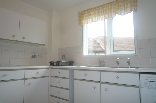  Image of Studio flat to rent in Knaves Hollow Wooburn Moor High Wycombe HP10 at Loudwater  High Wycombe, HP10 0PB
