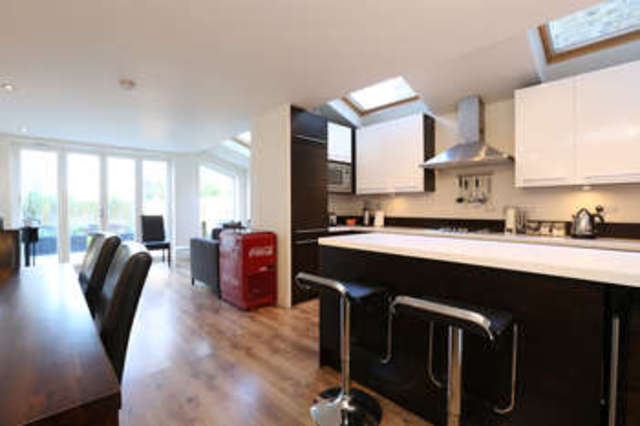  Image of 2 bedroom Flat to rent in Knoll Road London SW18 at Wandsworth London Wandsworth, SW18 2DF