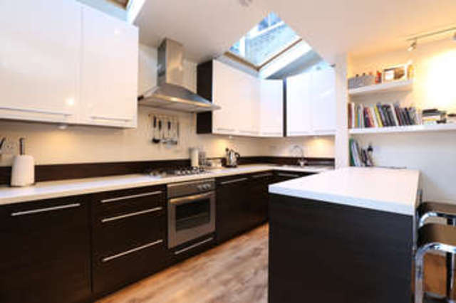  Image of 2 bedroom Flat to rent in Knoll Road London SW18 at Wandsworth London Wandsworth, SW18 2DF