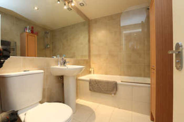  Image of 2 bedroom Flat to rent in Knoll Road London SW18 at Wandsworth London Wandsworth, SW18 2DF