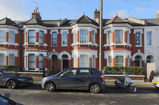  Image of 2 bedroom Flat to rent in Knoll Road London SW18 at Wandsworth London Wandsworth, SW18 2DF