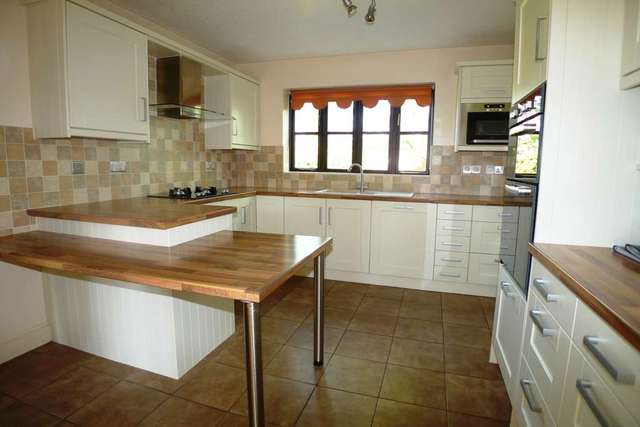  Image of 4 bedroom Detached house to rent in Lacebark Close Sidcup DA15 at Lacebark Close  Sidcup, DA15 8WD