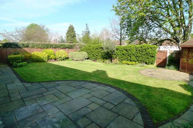  Image of 4 bedroom Detached house to rent in Lacebark Close Sidcup DA15 at Lacebark Close  Sidcup, DA15 8WD