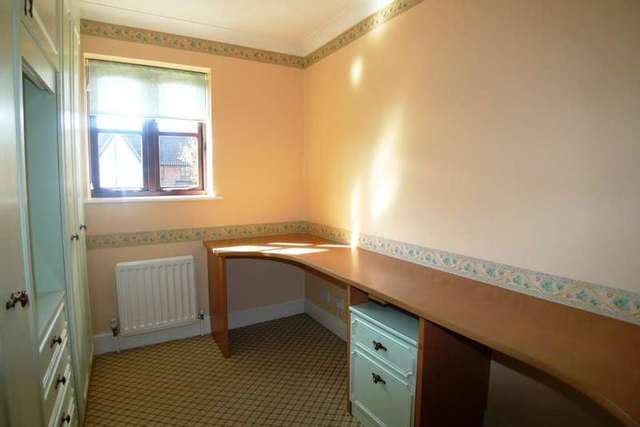  Image of 4 bedroom Detached house to rent in Lacebark Close Sidcup DA15 at Lacebark Close  Sidcup, DA15 8WD