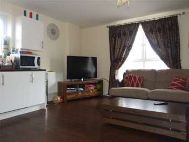  Image of 3 bedroom Apartment to rent in Moulsford Mews Reading RG30 at Moulsford Mews Reading Calcot, RG30 1ER