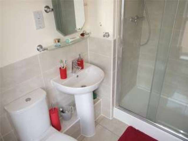  Image of 3 bedroom Apartment to rent in Moulsford Mews Reading RG30 at Moulsford Mews Reading Calcot, RG30 1ER