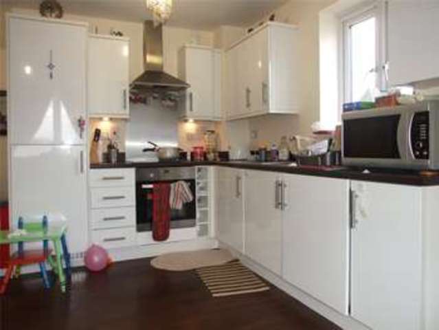  Image of 3 bedroom Apartment to rent in Moulsford Mews Reading RG30 at Moulsford Mews Reading Calcot, RG30 1ER