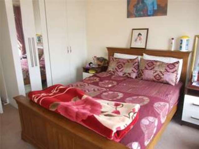  Image of 3 bedroom Apartment to rent in Moulsford Mews Reading RG30 at Moulsford Mews Reading Calcot, RG30 1ER