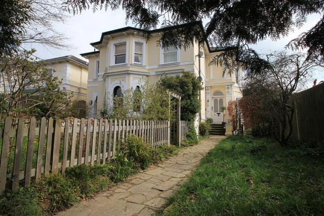  Image of 2 bedroom Flat for sale in Lansdowne Road Tunbridge Wells TN1 at Tunbridge Wells, TN1 2NJ