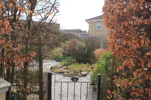  Image of 2 bedroom Flat for sale in Lansdowne Road Tunbridge Wells TN1 at Tunbridge Wells, TN1 2NJ