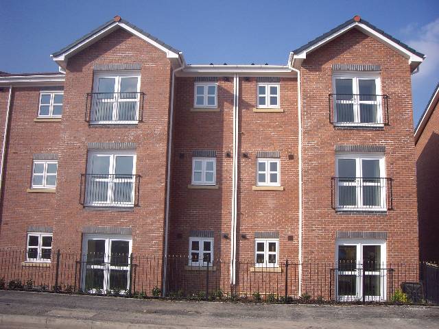  Image of 2 bedroom Flat to rent in Lavender Gardens Warrington WA5 at Warrington  Great Sankey, WA5 1BQ