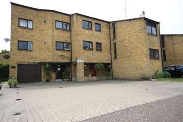  Image of 1 bedroom Flat to rent in Lawn Road Cowley Uxbridge UB8 at Lawn Road Uxbridge Uxbridge, UB8 2TS