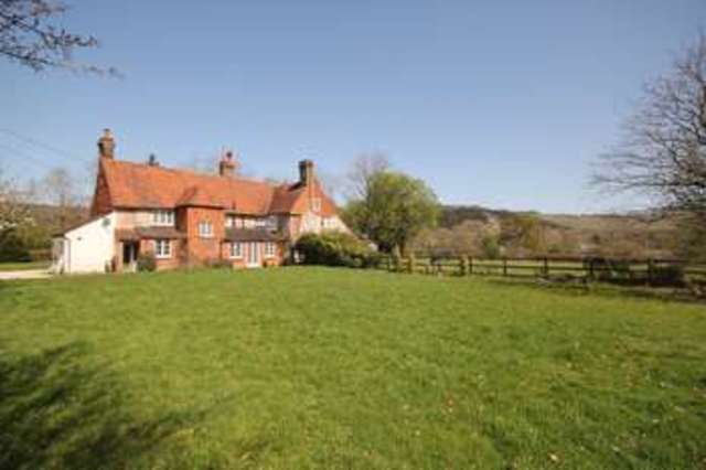  Image of 4 bedroom Semi-Detached house to rent in Lawrence Lane Buckland Betchworth RH3 at Buckland, RH3 7BE