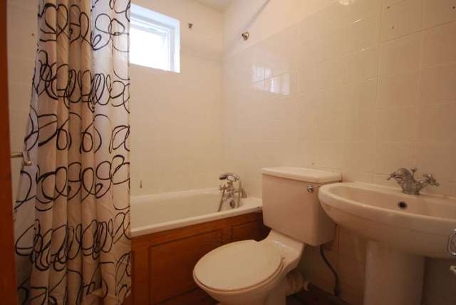  Image of 2 bedroom Flat to rent in Lea Hall Road London E10 at Leahall Road Leyton London, E10 7AN