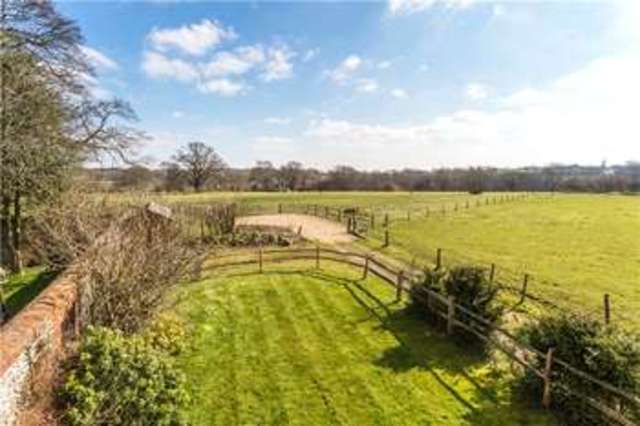  Image of 4 bedroom Detached house for sale in Ledgers Lane Warlingham CR6 at Ledgers Road Warlingham Chelsham, CR6 9QB