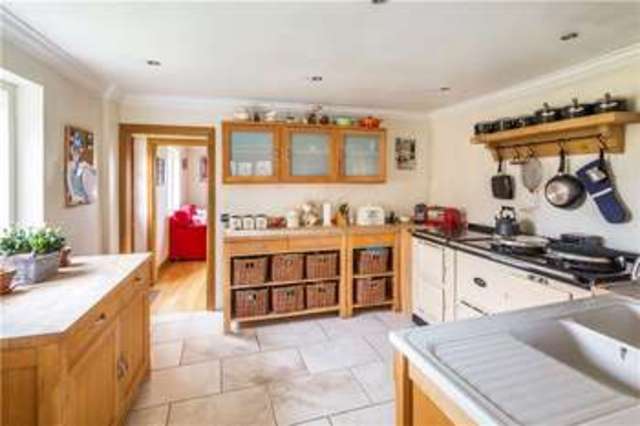  Image of 4 bedroom Detached house for sale in Ledgers Lane Warlingham CR6 at Ledgers Road Warlingham Chelsham, CR6 9QB