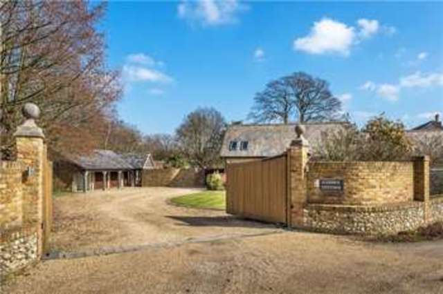  Image of 4 bedroom Detached house for sale in Ledgers Lane Warlingham CR6 at Ledgers Road Warlingham Chelsham, CR6 9QB