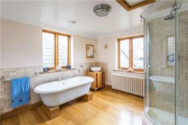  Image of 4 bedroom Detached house for sale in Ledgers Lane Warlingham CR6 at Ledgers Road Warlingham Chelsham, CR6 9QB