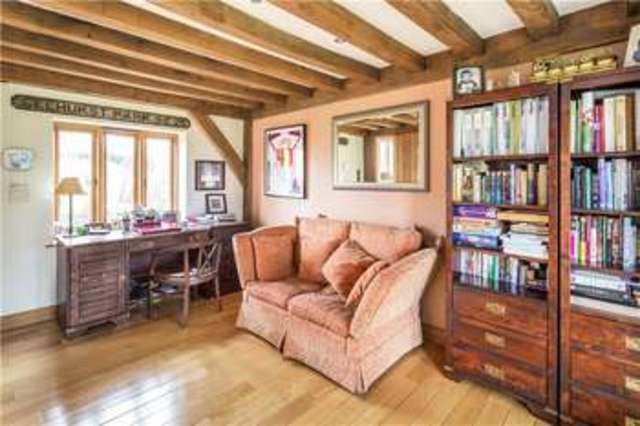  Image of 4 bedroom Detached house for sale in Ledgers Lane Warlingham CR6 at Ledgers Road Warlingham Chelsham, CR6 9QB