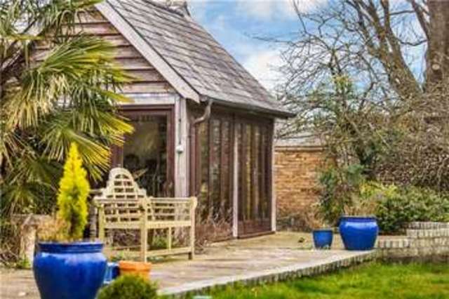  Image of 4 bedroom Detached house for sale in Ledgers Lane Warlingham CR6 at Ledgers Road Warlingham Chelsham, CR6 9QB