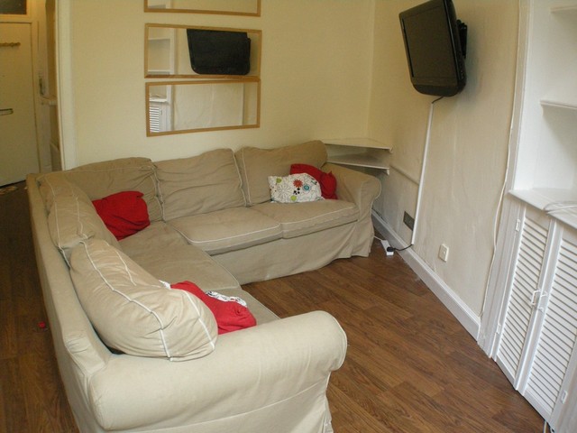  Image of 2 bedroom Flat to rent in Leith Walk Edinburgh EH6 at Leith Walk Edinburgh Edinburgh, EH6 5EQ