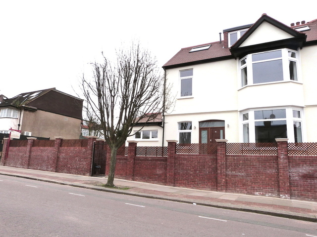  Image of 5 bedroom Semi-Detached house for sale in Limes Avenue London NW11 at GOLDERS GREEN  LONDON, NW11 9TJ