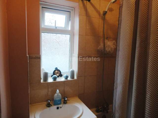 Image of 1 bedroom House Share to rent in Linden Road Reading RG2 at Linden Rd  Reading, RG2 7EJ