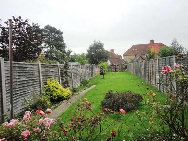  Image of 1 bedroom House Share to rent in Linden Road Reading RG2 at Linden Rd  Reading, RG2 7EJ