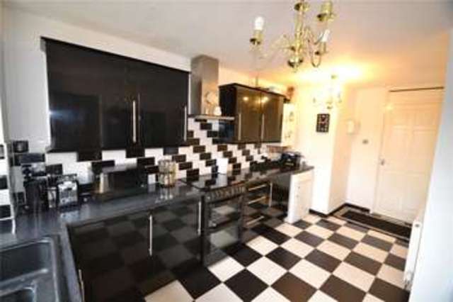  Image of 3 bedroom End of Terrace for sale in Liscombe Bracknell RG12 at Bracknell Berkshire Easthampstead, RG12 7BY