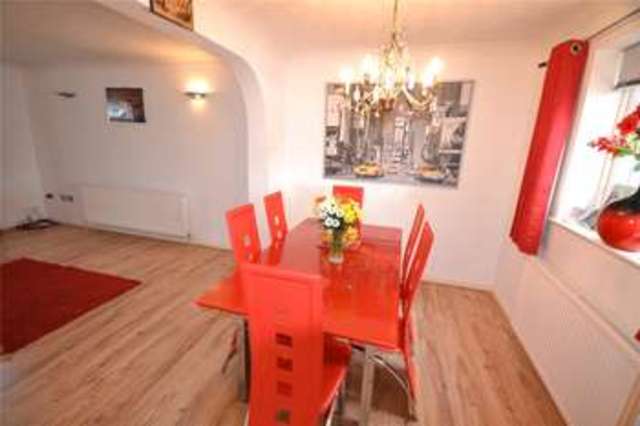  Image of 3 bedroom End of Terrace for sale in Liscombe Bracknell RG12 at Bracknell Berkshire Easthampstead, RG12 7BY