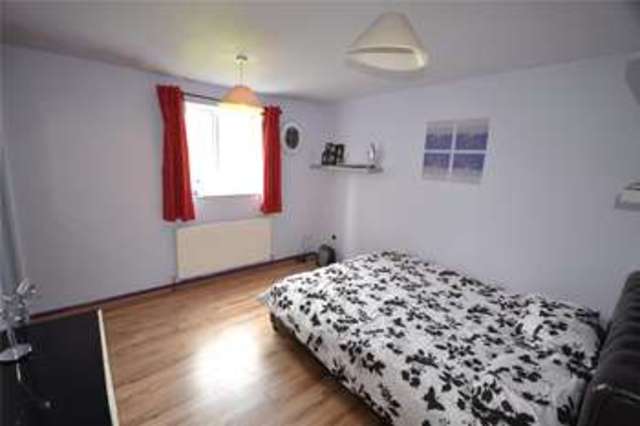  Image of 3 bedroom End of Terrace for sale in Liscombe Bracknell RG12 at Bracknell Berkshire Easthampstead, RG12 7BY