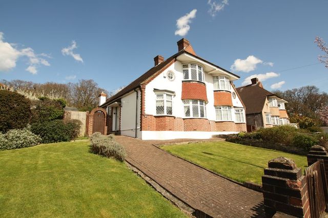  Image of 3 bedroom Semi-Detached house for sale in Littlecroft London SE9 at Littlecroft  Eltham, SE9 1NH