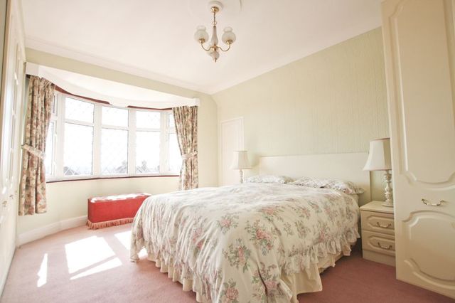  Image of 3 bedroom Semi-Detached house for sale in Littlecroft London SE9 at Littlecroft  Eltham, SE9 1NH