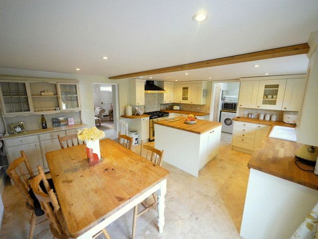  Image of 3 bedroom Detached house for sale in Littleworth Road Benson Wallingford OX10 at Littleworth Road  Benson, OX10 6LY