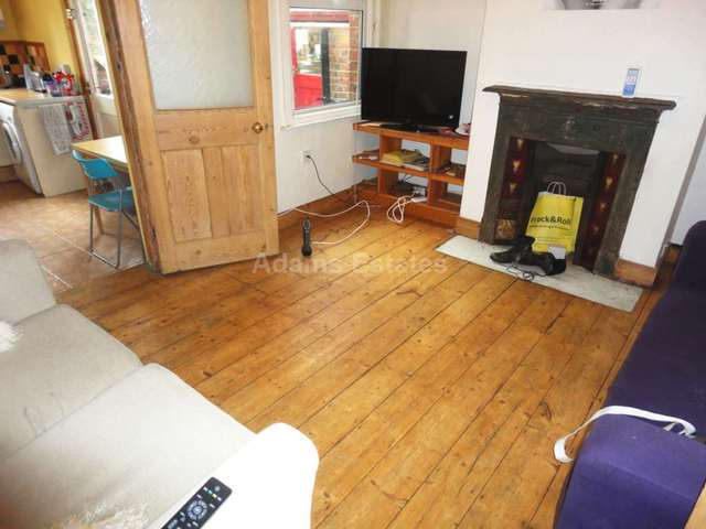  Image of 4 bedroom Terraced house to rent in Liverpool Road Earley Reading RG1 at Liverpool Road  Reading, RG1 3PG