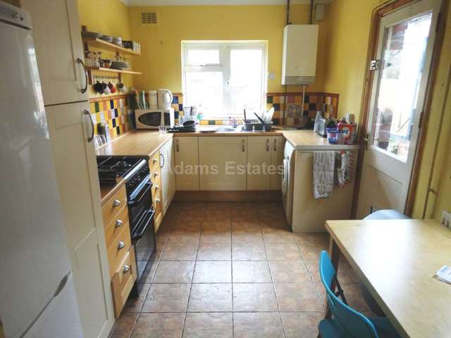  Image of 4 bedroom Terraced house to rent in Liverpool Road Earley Reading RG1 at Liverpool Road  Reading, RG1 3PG