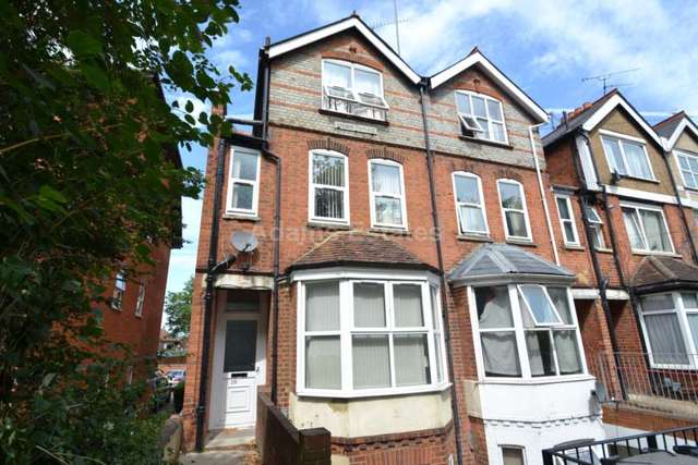  Image of 1 bedroom Studio flat to rent in London Road Earley Reading RG1 at London Rd  Reading, RG1 5DD