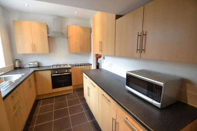  Image of 1 bedroom House Share to rent in London Road Earley Reading RG6 at London Road Earley Reading, RG6 1AJ