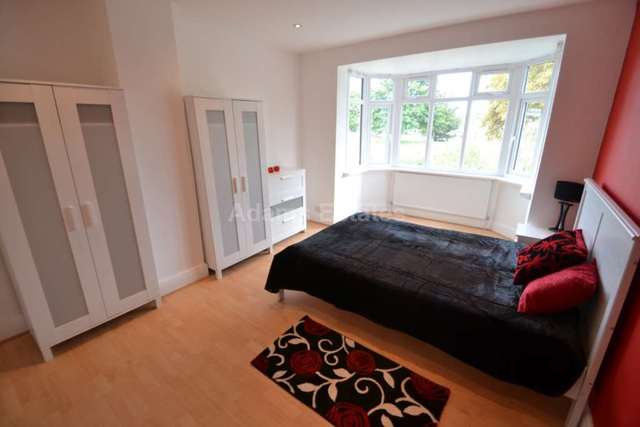  Image of 1 bedroom House Share to rent in London Road Earley Reading RG6 at London Road Earley Reading, RG6 1AJ