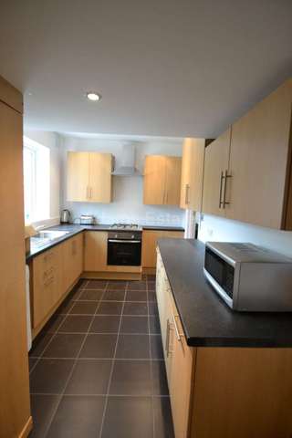  Image of 1 bedroom House Share to rent in London Road Earley Reading RG6 at London Road Earley Reading, RG6 1AJ