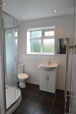  Image of 1 bedroom House Share to rent in London Road Earley Reading RG6 at London Road Earley Reading, RG6 1AJ