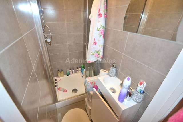  Image of 6 bedroom Terraced house to rent in London Road Earley Reading RG1 at London Road  Reading, RG1 3NZ