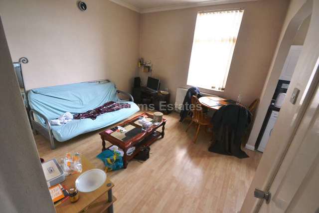  Image of 2 bedroom Flat to rent in London Road Earley Reading RG1 at London Road  Reading, RG1 3NY